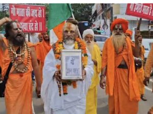 Read more about the article जबलपुर में कम्प्यूटर बाबा का अनोखा विरोध, भिक्षा मांगकर निकली गौरक्षा मुहिम: मोहन सरकार पर भी बरसे बाबा, बोले— सीएम से कई बार मिले, सुनवाई न होने पर सड़क पर उतरे!