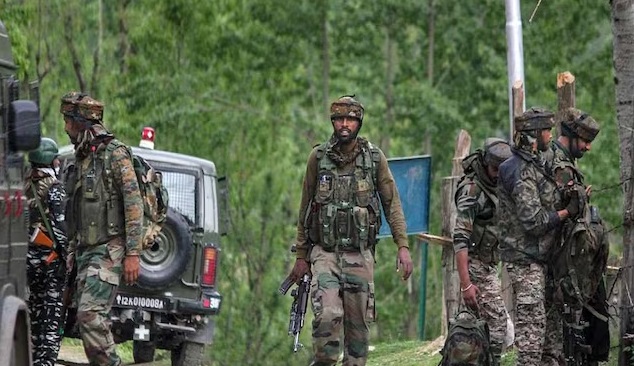 You are currently viewing जम्मू के कुलगाम में सेना की आतंकियों से मुठभेड़