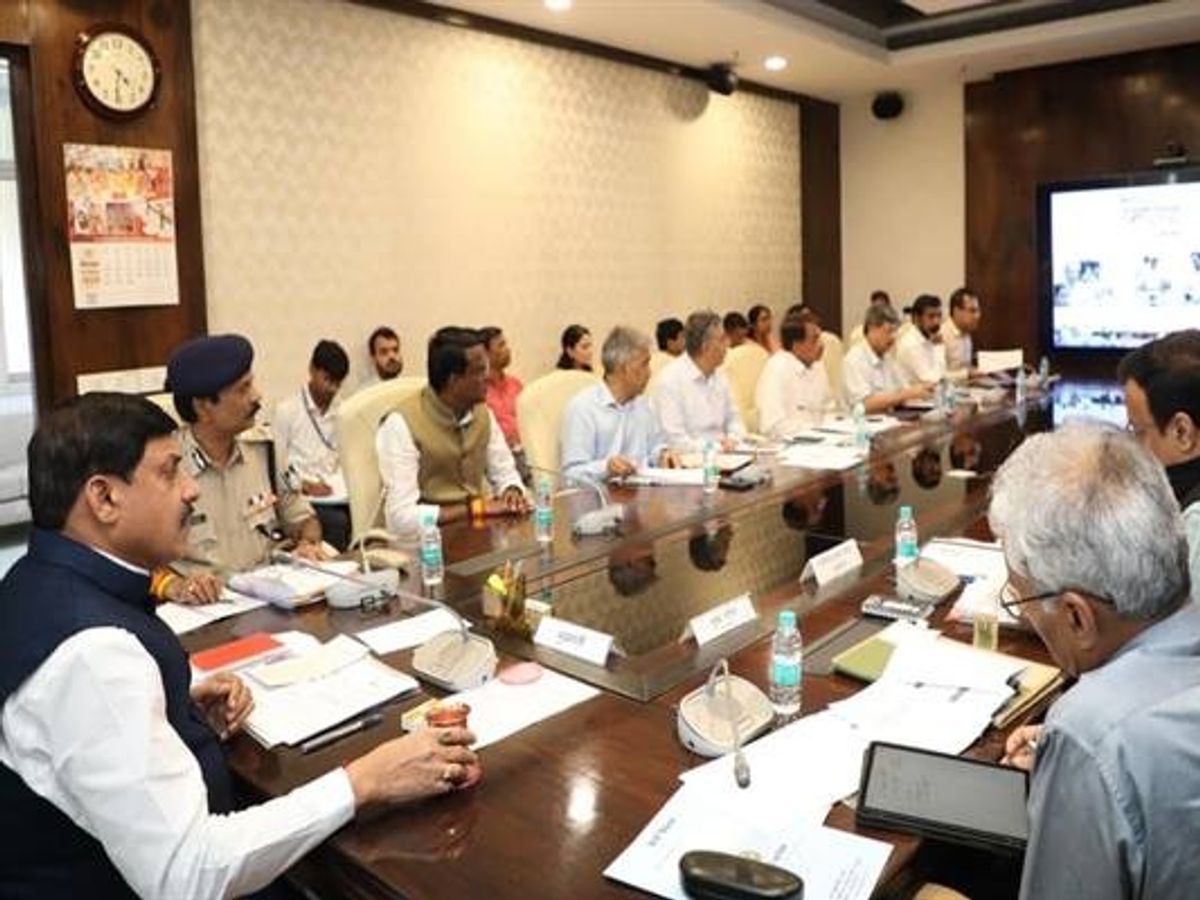 You are currently viewing प्रधानमंत्री मोदी 17 सितंबर को धार में करेंगे पीएम मित्रा पार्क का शिलान्यास, ‘स्वस्थ नारी, सशक्त परिवार’ अभियान का भी होगा शुभारंभ; CM ने तैयारियों की समीक्षा की!