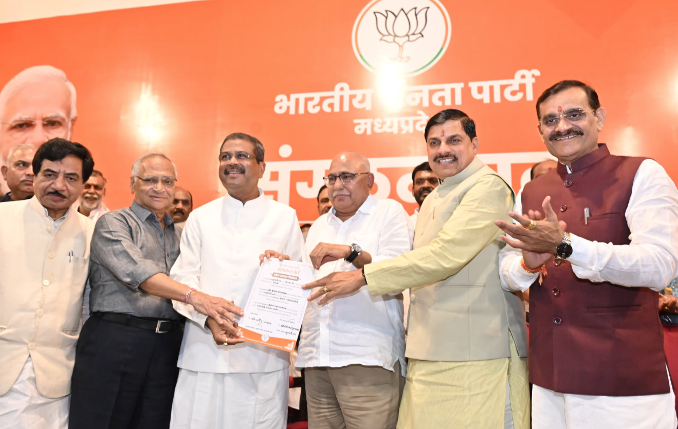 Read more about the article एमपी बीजेपी में बड़े बदलाव की तैयारी: हेमंत खंडेलवाल की नई टीम में दलित-आदिवासी नेताओं को मिलेगा बड़ा प्रतिनिधित्व, दिल्ली से आज या कल आ सकती है हरी झंडी