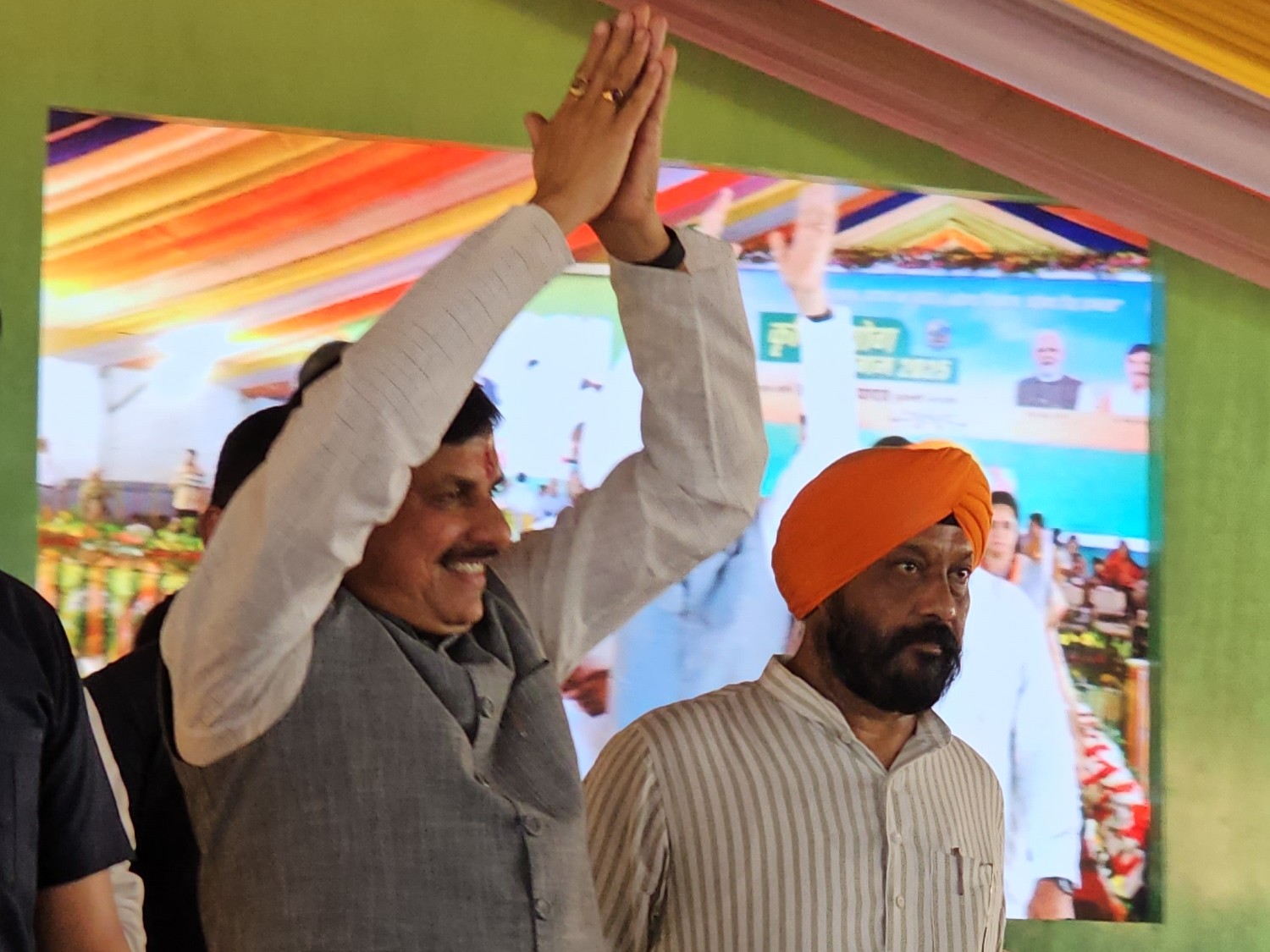 Read more about the article विजयदशमी पर राम के प्रति आपत्तिजनक टिप्पणी पर सियासत गरम: विधायक हरदीप सिंह डंग की जुबान फिसली, बोले “वो चाहते तो एक बाण में राम को समाप्त कर सकते थे”; कांग्रेस ने किया तीखा हमला!