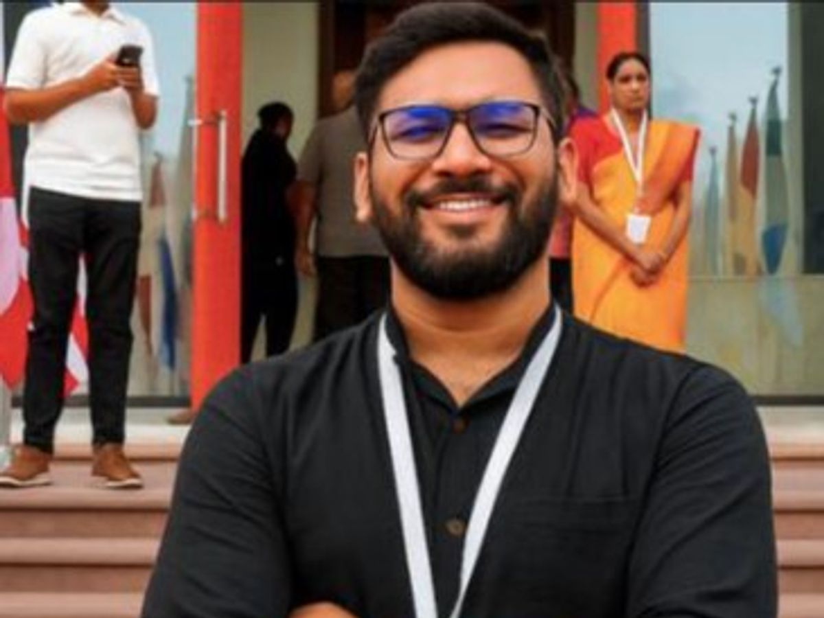 You are currently viewing ‘NCERT ज्ञान’ चैनल चलाने वाला MCU छात्र दिव्यांश अब नहीं रहा: पोस्टमॉर्टम ने खोले कई राज़,  शरीर पर 28 चोटों के निशान मिले; परिवार ने लगाया झूठी जानकारी देने का आरोप