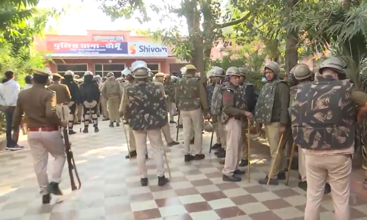 You are currently viewing जयपुर में मस्जिद के बाहर से पत्थर हटाने पर बवाल, पुलिस पर किया पथराव, 24 घंटे के लिए इंटरनेट बंद