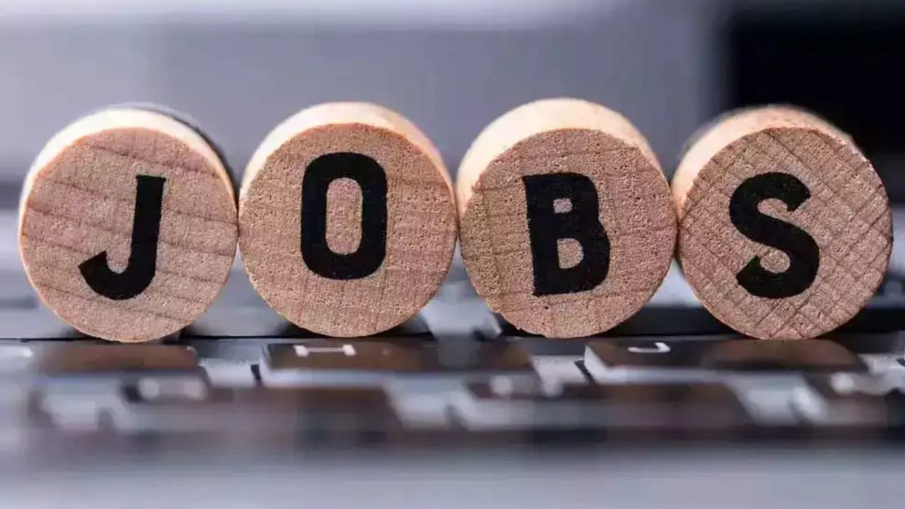 You are currently viewing एमपी के युवाओं के लिए बड़ी खुशखबरी! इस साल 14000 सरकारी पदों पर होंगी भर्तियां, MPESB और MPPSC ने जारी किया कैलेंडर