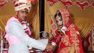 Read more about the article शादी के तीन दिन बाद दुल्हन फरार, 15 लाख के गहने लेकर रिश्ते के चाचा संग भागने का आरोप