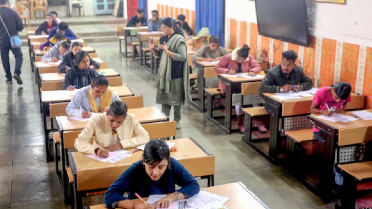 MP board Exam में नकल के मामले में ये जिला सबसे आगे, सागर-भोपाल और मुरैना समेत 23 नकल प्रकरण आए सामने
