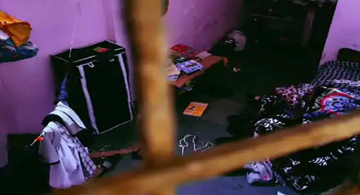 You are currently viewing इंदौर में MBA छात्रा की संदिग्ध मौत: क्लासमेट के कमरे से निर्वस्त्र शव बरामद, आरोपी फरार; तीन दिन से लापता थी 25 वर्षीय युवती