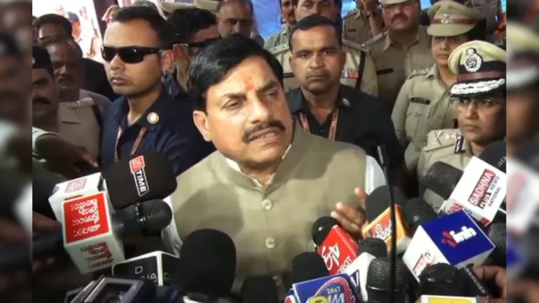 इंदौर अग्निकांड: CM मोहन यादव ने पीड़ित परिवार से की मुलाकात, जांच के दिए संकेत; मृतक के बड़े बेटे बोले- “फायर ब्रिगेड समय पर आती तो जान बच जाती”