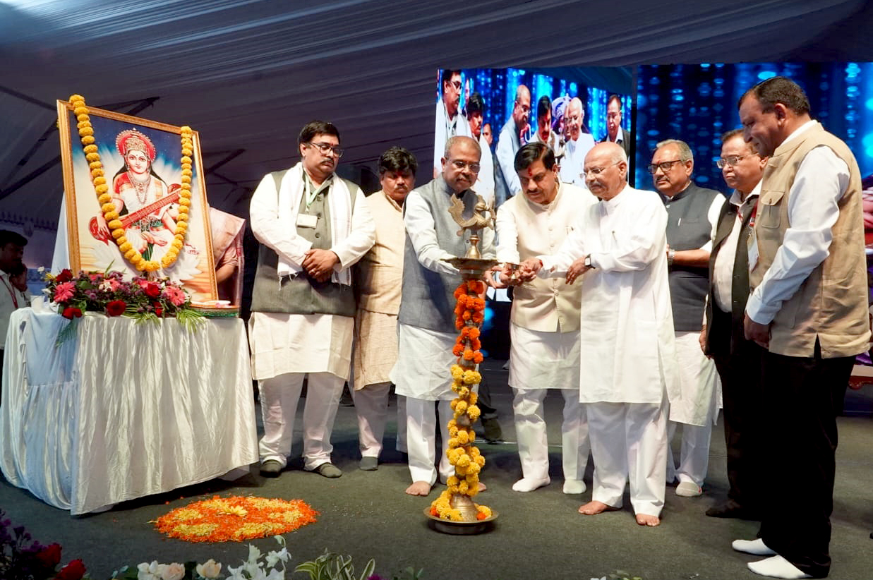 You are currently viewing उज्जैन धर्म ही नहीं, विज्ञान की भी नगरी: ‘मास्टर ऑफ टाइम’ सम्मेलन में CM बोले- यहां से होती थी काल गणना; साइंस सेंटर का लोकार्पण और 700 करोड़ के बायपास का हुआ भूमिपूजन