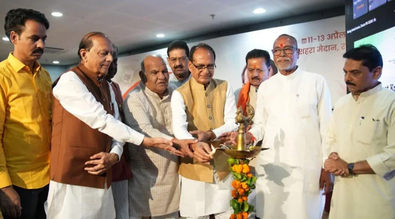 You are currently viewing रायसेन में 3 दिवसीय राष्ट्रीय कृषि महोत्सव शुरू: 300+ स्टॉल, राजनाथ-शिवराज-सीएम मोहन यादव करेंगे उद्घाटन