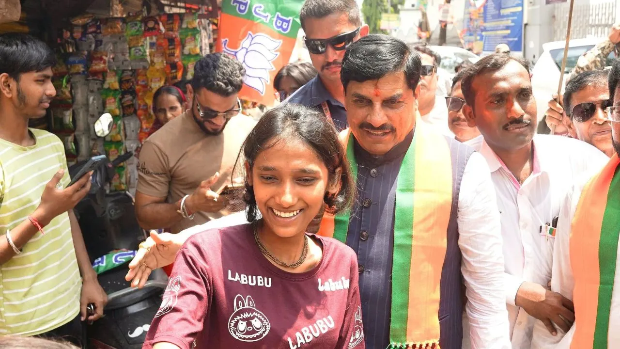 Read more about the article ‘देश के विकास में बंगाल क्यों पीछे रहे’, CM मोहन यादव ने कोलकाता में किया प्रचार, बोले- जनता जंगलराज से मुक्ति चाहती है