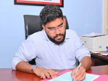 You are currently viewing जबलपुर स्मार्ट सिटी में नया विवाद: महिला कर्मचारी का IAS CEO पर आरोप, ‘दो कौड़ी की कर्मचारी’ कहकर किया अपमान