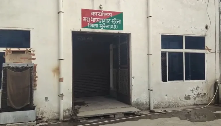 मुरैना: एक्सपायरी शराब कांड में जिला आबकारी अधिकारी पर लटकी तलवार, 205 पेटी बिकने के बाद खुली पोल!