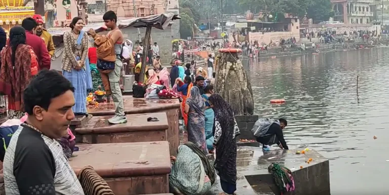 15  जून सोमवती अमावस्या पर उमड़ा आस्था का सैलाब: उज्जैन के रामघाट और सोमकुंड पर कुंभ जैसी भीड़, श्रद्धालुओं ने किया स्नान-दान