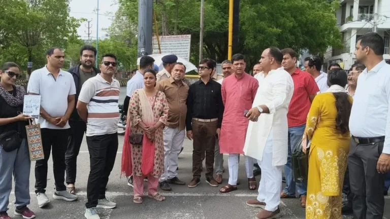 इंदौर: योग दिवस पर इंदौर बनाएगा नया इतिहास, 10000 से अधिक साधक करेंगे सामूहिक भ्रामरी प्राणायाम