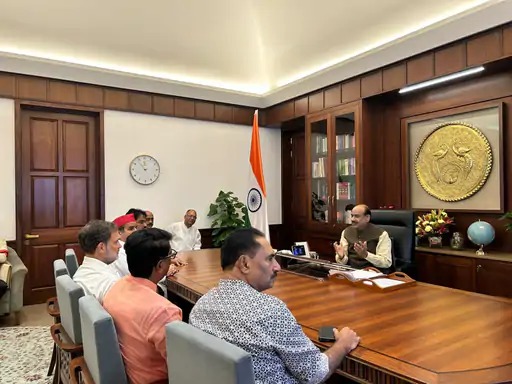 You are currently viewing NEET पेपर लीक पर संसद में घमासान, राहुल गांधी ने स्पीकर से चर्चा की मांग की, खड़गे ने विपक्ष की आवाज दबाने का लगाया आरोप