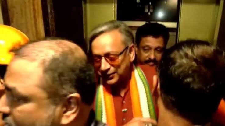 होटल की लिफ्ट में 14 मिनट तक फंसे शशि थरूर, रेस्क्यू टीम ने सुरक्षित निकाला; बाहर आकर बोले- हम बिल्कुल ठीक हैं