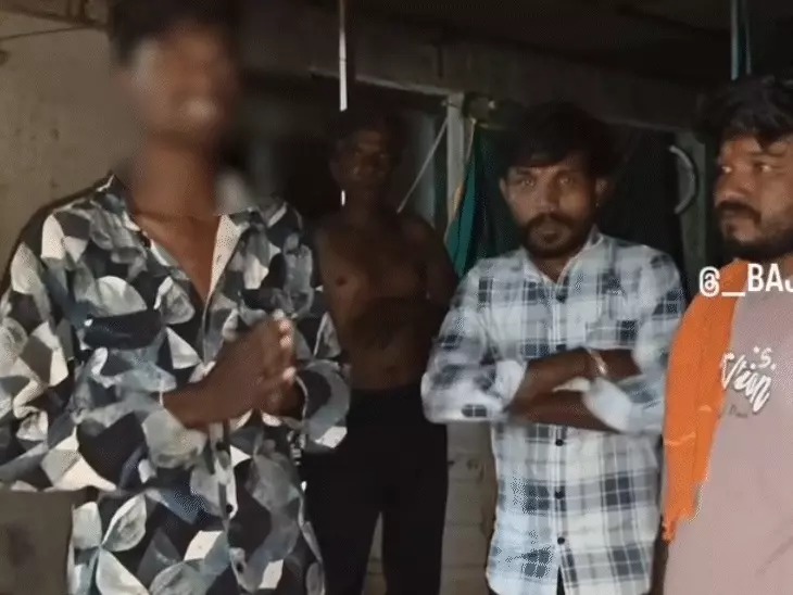 You are currently viewing पीएम और शिक्षा मंत्री पर पोस्ट के बाद युवक से जबरन मंगवाई माफी, धमकी देने का वीडियो वायरल; पुलिस ने 2 लोगों पर दर्ज की FIR