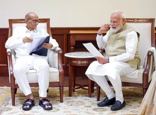 You are currently viewing PM मोदी से शरद पवार की संसद में मुलाकात, सुप्रिया सुले भी रहीं मौजूद; राजनीतिक चर्चाओं को मिला नया मोड़