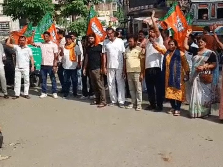 झारखंड में छात्र आंदोलन पर सियासी घमासान: ABVP-पुलिस में झड़प, लाठीचार्ज के विरोध में भाजपा का बंद