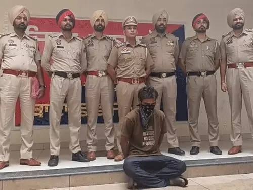 पड़ोसी बनकर आया कातिल, पहचान खुलते ही महिला पर हमला; हत्या के बाद भीड़ में खड़ा रहा आरोपी