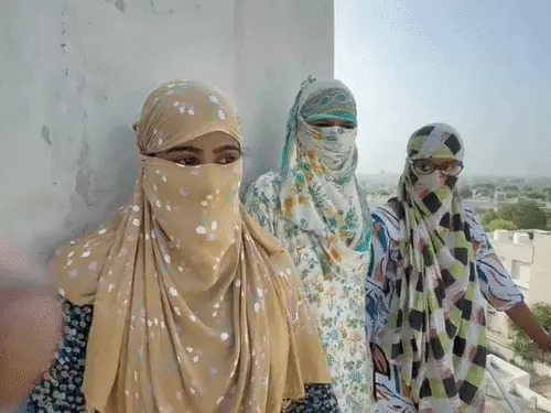 पंजाब में पानी की टंकी पर चढ़ीं 3 युवतियां, शादी का वादा कर संबंध बनाने का आरोप