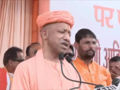 मथुरा में जन्माष्टमी का उल्लास: CM योगी ने कृष्ण जन्मभूमि में की पूजा, ब्रज को भव्य स्वरूप देने का दिया भरोसा